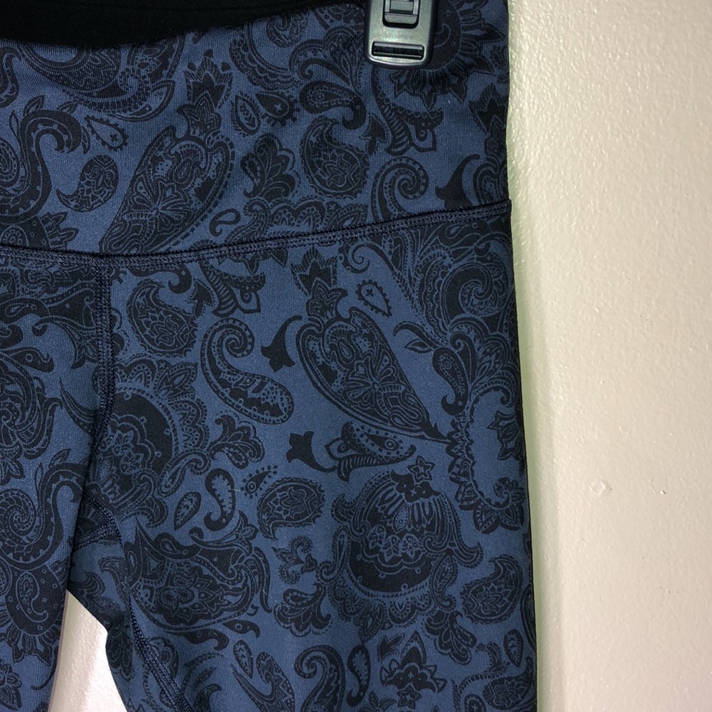 Lululemon athletica Capri cropped pants size 8 floral print blue workout gym - Picture 6 of 10